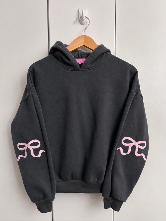 Edikted Sweaters - Edikted grey hoodie with pink bow graphic on sleeves
Size: xs